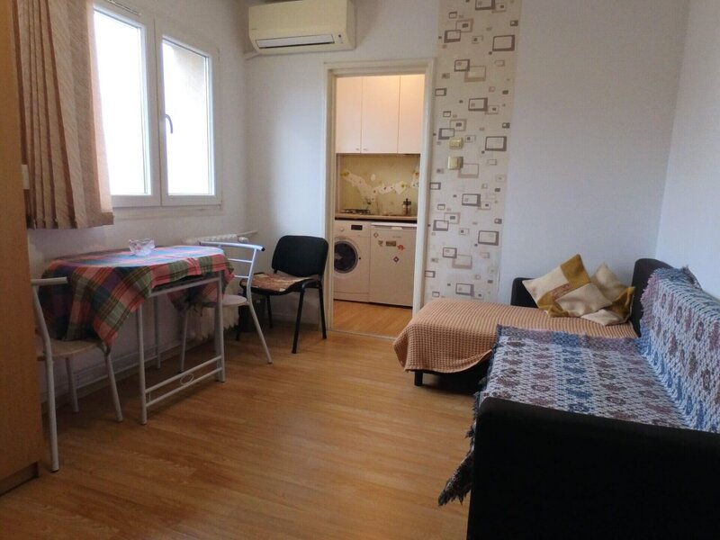 Dristor, garsoniera langa metrou,